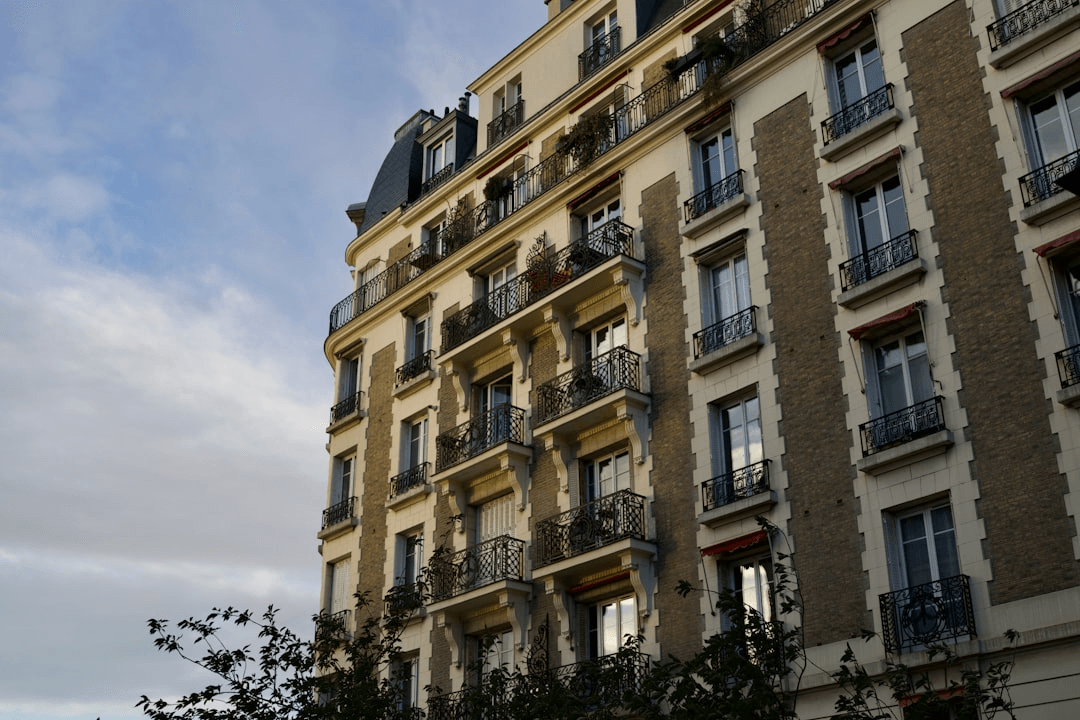 Illustration de l'article Marché immobilier français octobre 2025 : La baisse des taux crée-t-elle vraiment un rebond ? sur actualités marchés - DailyTrading